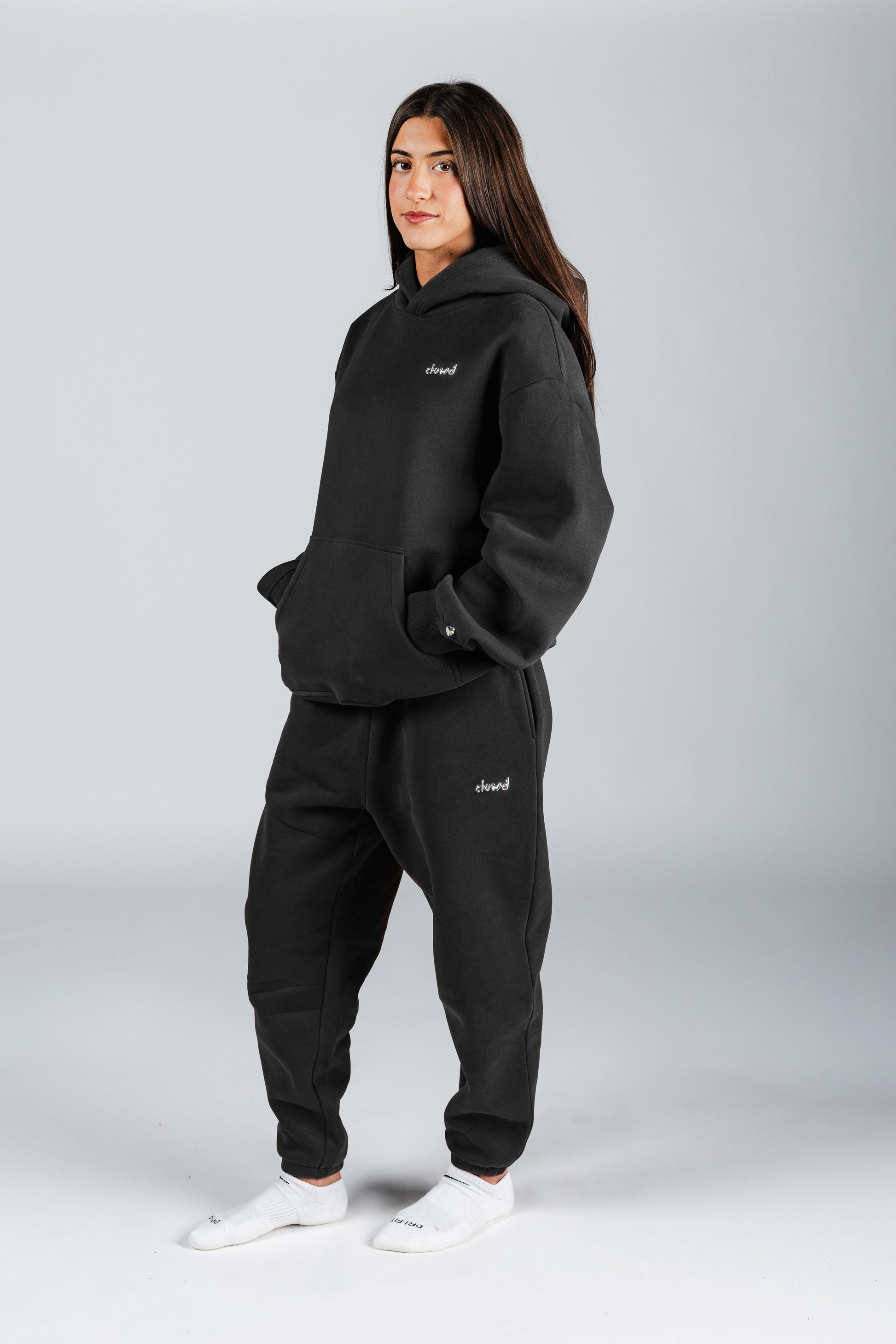 size: Mariah is 5'7 wearing size L | color: Midnight
