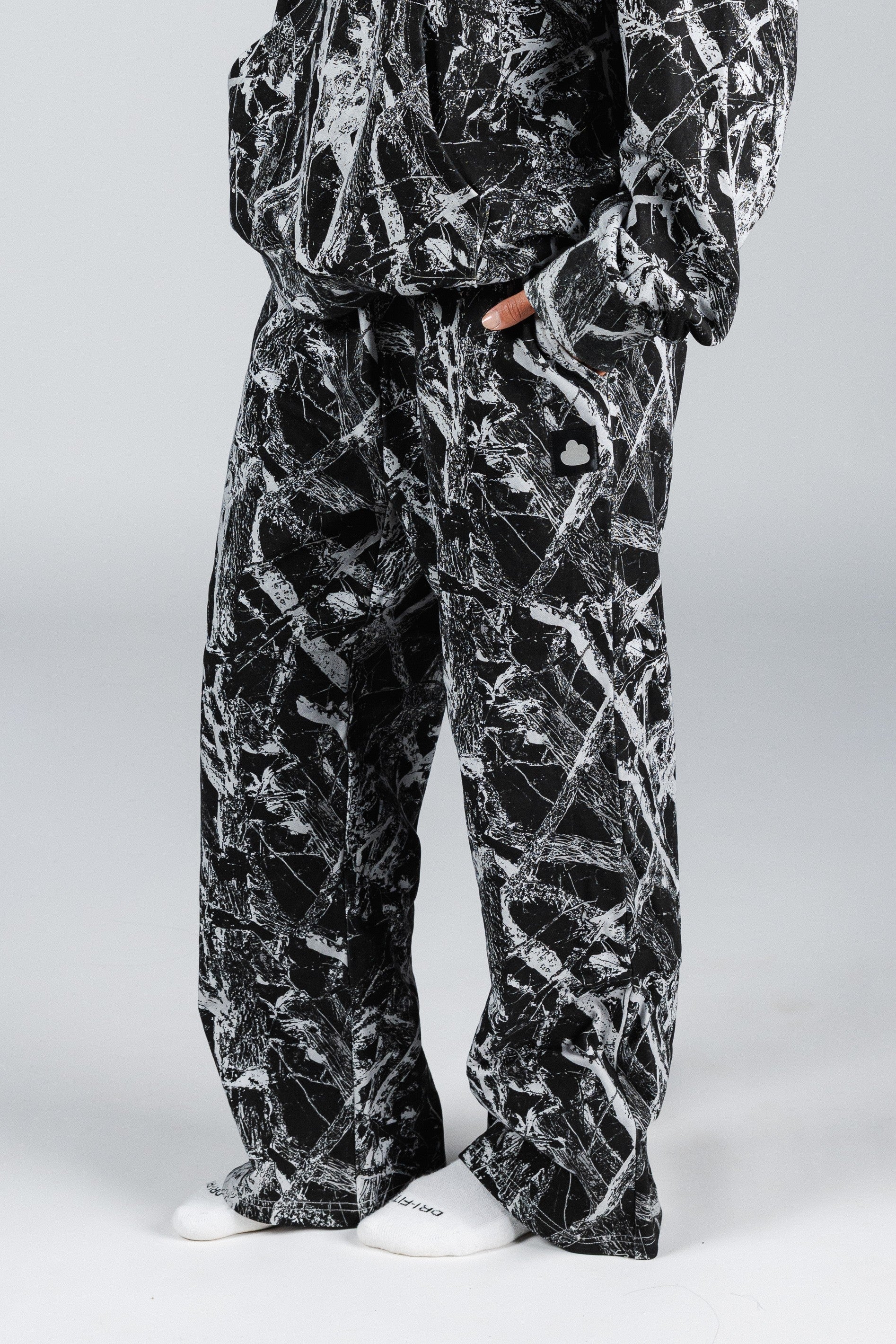 size: Mariah is 5'7 wearing size L | color: Midnight Woods